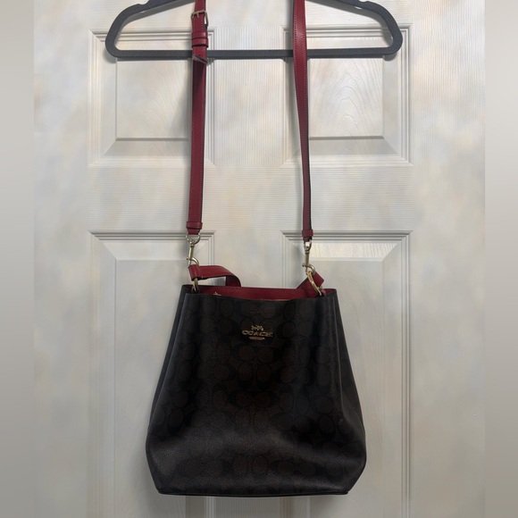 COACH Brown Signature Bucket Bag with Red Trim - Picture 5 of 8